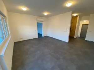 Pronájem bytu 2+kk, Znojmo, Třešňová, 66 m2