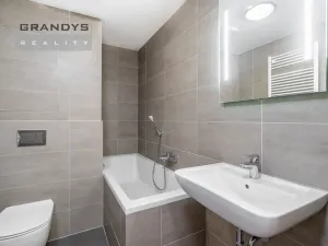 Prodej bytu 1+kk, Praha - Uhříněves, Oty Bubeníčka, 32 m2