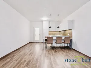 Pronájem bytu 1+kk, Praha - Strašnice, Zvěřinova, 38 m2