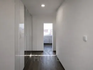 Prodej bytu 3+1, Praha - Hlubočepy, Lohniského, 68 m2