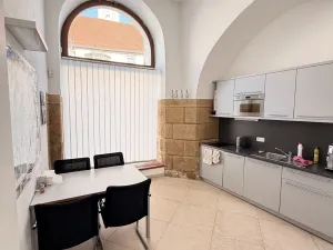Pronájem kanceláře, Olomouc, Dolní náměstí, 204 m2