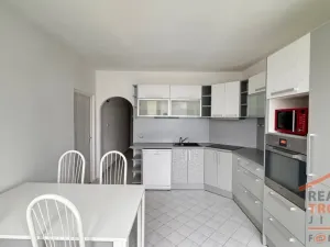 Pronájem bytu 3+1, Hradec Králové, třída Edvarda Beneše, 96 m2