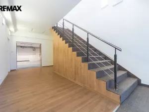 Pronájem obchodního prostoru, Praha - Háje, Hviezdoslavova, 661 m2