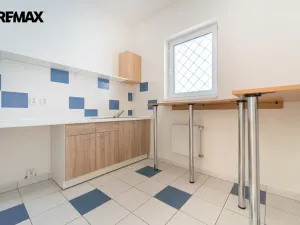 Pronájem obchodního prostoru, Praha - Háje, Hviezdoslavova, 661 m2