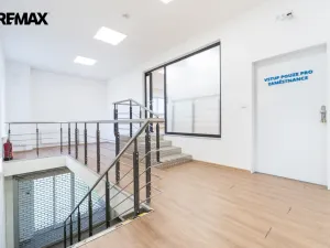 Pronájem obchodního prostoru, Praha - Háje, Hviezdoslavova, 661 m2