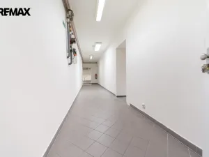 Pronájem obchodního prostoru, Praha - Háje, Hviezdoslavova, 661 m2