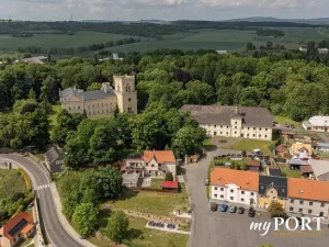 Prodej vícegeneračního domu, Chyše, Žižkovo náměstí, 322 m2