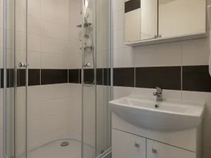 Pronájem bytu 1+kk, Praha - Hlubočepy, Voskovcova, 29 m2