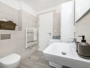 Prodej bytu 2+kk, Liberec - Liberec III-Jeřáb, U Nisy, 63 m2