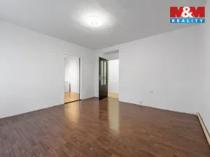 Prodej bytu 3+1, Karlovy Vary - Dvory, Lipová, 62 m2