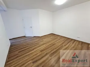 Pronájem bytu 2+kk, Praha - Vinohrady, Máchova, 41 m2