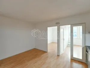 Pronájem bytu 3+kk, Praha - Karlín, Molákova, 42 m2