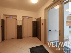 Pronájem bytu 1+kk, Praha - Troja, Hnězdenská, 39 m2