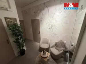 Pronájem obchodního prostoru, Hradec Králové - Pražské Předměstí, Dukelská třída, 6 m2