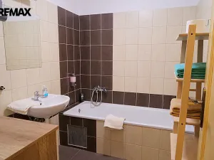 Pronájem bytu 1+kk, Hradec Králové - Nový Hradec Králové, Pod Zámečkem, 48 m2