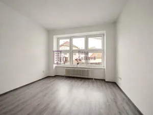 Pronájem bytu 1+kk, Jindřichův Hradec - Jindřichův Hradec II, Nádražní, 23 m2