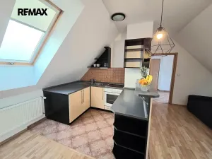 Prodej bytu 2+kk, Jesenice, Příčná I., 45 m2