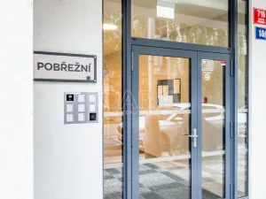 Pronájem bytu 1+kk, Praha - Karlín, Pobřežní, 31 m2