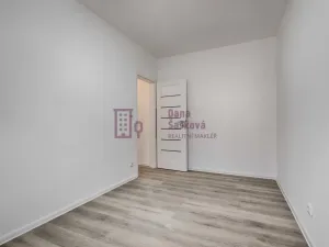 Pronájem bytu 3+kk, Jindřichův Hradec - Jindřichův Hradec I, nám. Míru, 57 m2