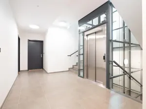 Pronájem bytu 1+kk, Praha - Karlín, Pobřežní, 31 m2