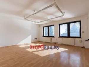Prodej komerční nemovitosti, Modlany - Drahkov, 2300 m2