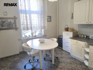 Pronájem bytu 2+1, Karlovy Vary, nábřeží Jana Palacha, 69 m2