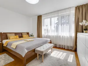 Prodej vícegeneračního domu, Praha - Horní Počernice, Čechurova, 365 m2