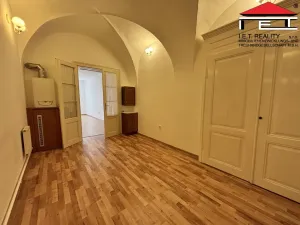 Pronájem bytu 2+1, Frýdek-Místek, Zámecké nám., 89 m2