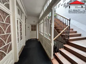 Pronájem bytu 2+1, Frýdek-Místek, Zámecké nám., 89 m2
