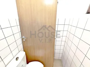 Pronájem kanceláře, Praha - Kobylisy, Klapkova, 40 m2