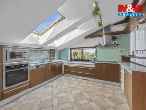 Prodej rodinného domu, Sulice - Želivec, Hlavní, 374 m2