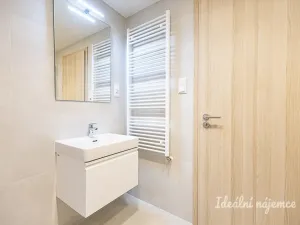 Pronájem bytu 1+kk, Praha - Vysočany, Poděbradská, 35 m2