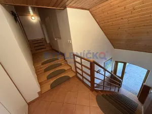 Pronájem vícegeneračního domu, Slavče, 333 m2