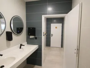 Pronájem kanceláře, Praha, Lihovarská, 368 m2