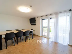 Prodej apartmánu, Strachotín, Sklepní, 160 m2