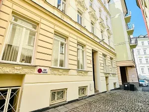 Prodej obchodního prostoru, Karlovy Vary, Zámecký vrch, 111 m2
