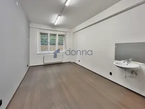 Pronájem kanceláře, Praha, Šrobárova, 139 m2