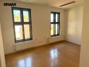 Pronájem kanceláře, Třebíč - Jejkov, Smila Osovského, 250 m2