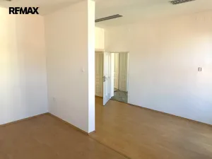 Pronájem kanceláře, Třebíč - Jejkov, Smila Osovského, 250 m2