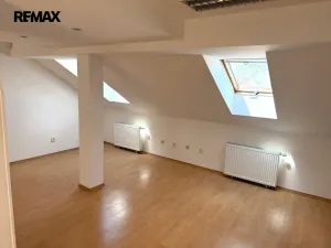 Pronájem kanceláře, Třebíč - Jejkov, Smila Osovského, 250 m2