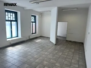 Pronájem kanceláře, Třebíč - Jejkov, Smila Osovského, 250 m2