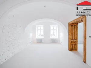 Prodej apartmánu, Frýdek-Místek, Zámecké nám., 405 m2