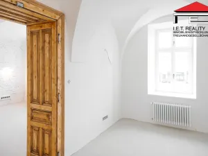 Prodej apartmánu, Frýdek-Místek, Zámecké nám., 405 m2