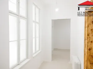 Prodej apartmánu, Frýdek-Místek, Zámecké nám., 405 m2