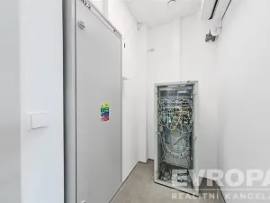 Pronájem kanceláře, Pardubice - Zelené Předměstí, třída Míru, 272 m2
