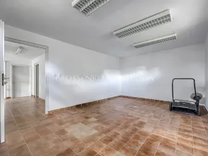 Prodej kanceláře, Křižanov, Benešovo náměstí, 530 m2