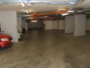 Pronájem garážového stání, Praha - Žižkov, Jeseniova, 14 m2