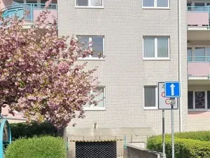 Pronájem garážového stání, Praha - Strašnice, Gutova, 20 m2