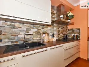 Prodej bytu 4+kk, Praha - Hloubětín, Nademlejnská, 93 m2