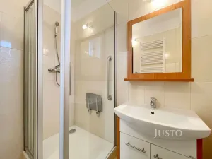 Pronájem bytu 3+1, Praha, Za humny, 66 m2